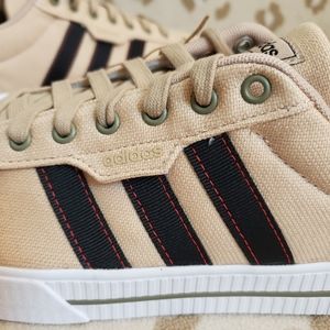 NWT Adidas skate kicks in summer fun texture and colors, men's 9.5 US